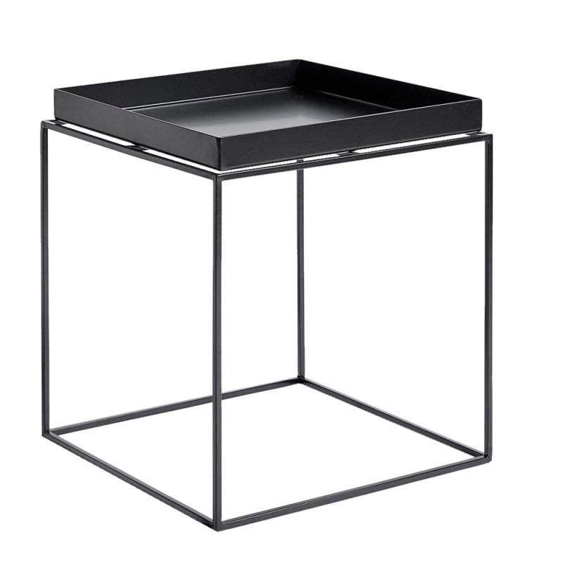 Schwarzer Hay Tray Table M Beistelltisch mit quadratischer Tischplatte und filigranem Metallgestell im modernen Design.